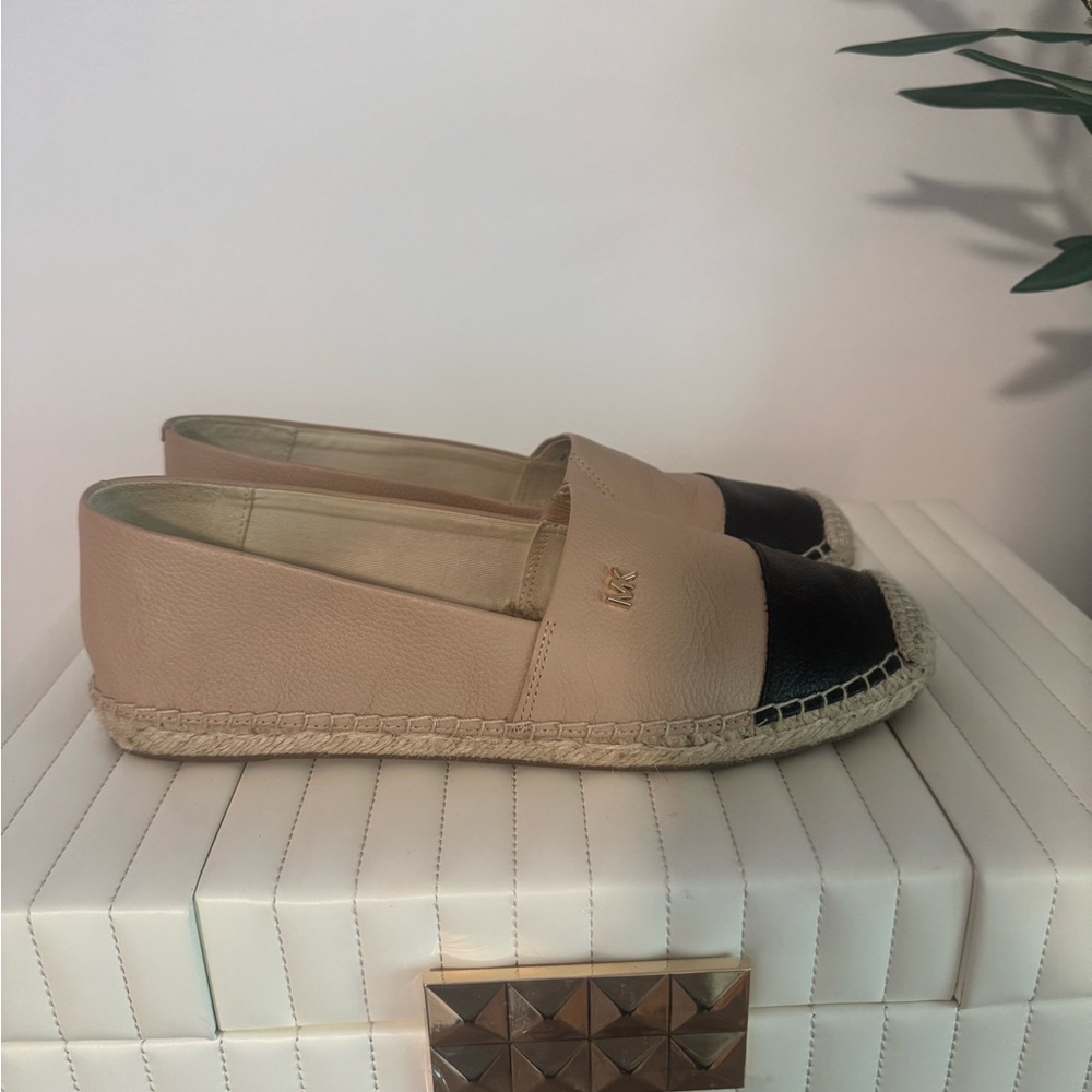 Michael Kors Kendrick Tan and Black Espadrilles Size 7 Like New